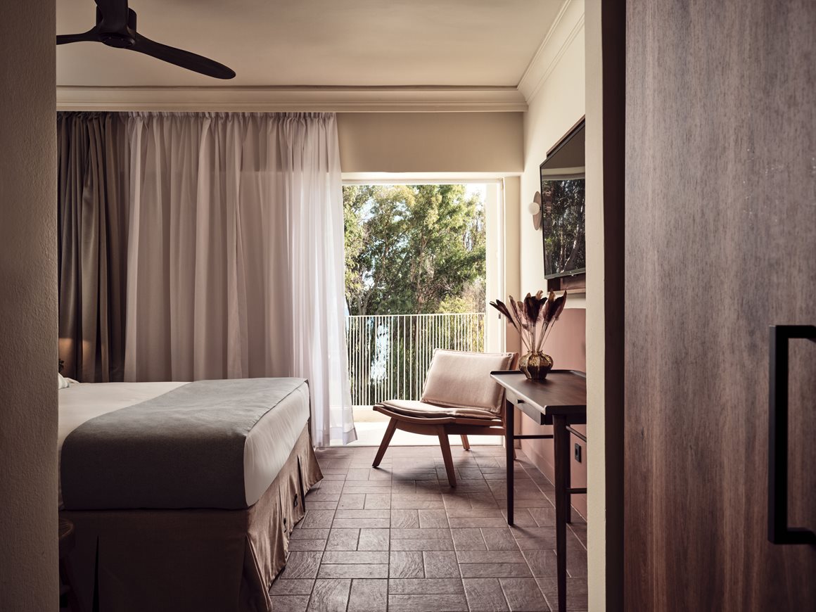 Domes Aulus Zante camera